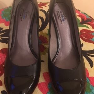 LifeStride Black Pumps